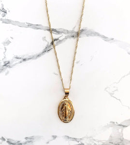 Gold Oval Pendant Necklace